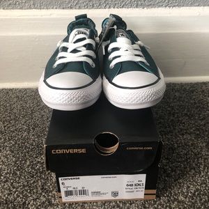 Women’s converse size 6